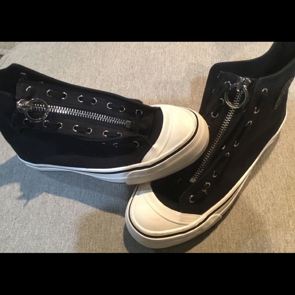 DKNY high top sneaker